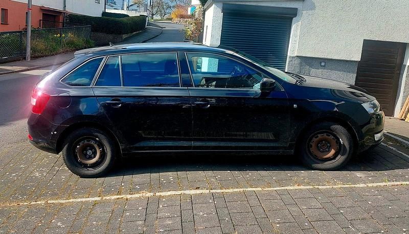 Gebraucht Skoda Rapid 105 PS (77 kW) 2014 Schwarz Kleinwagen