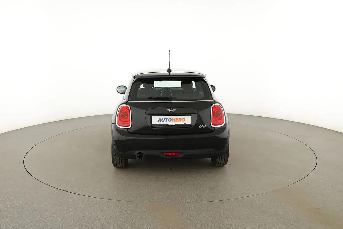 Usata Mini ONE 102 CV (75 kW) 2019 Nero Utilitaria