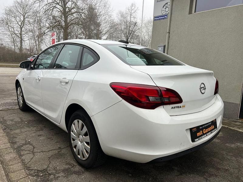 Gebraucht Opel Astra 116 PS (85 kW) 2017 Weiß Limousine