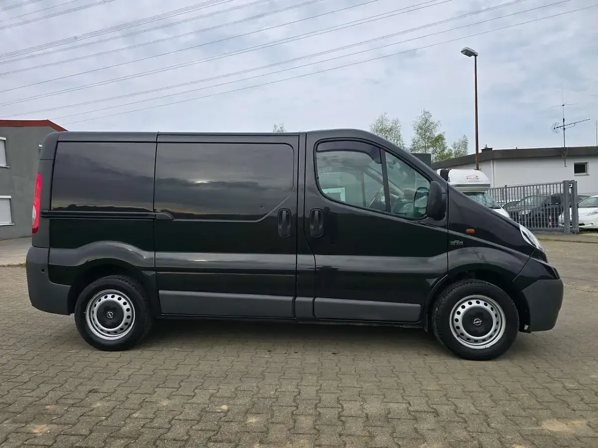 Gebraucht Opel Vivaro 114 PS (83 kW) 2012 Schwarz Van / Kleinbus