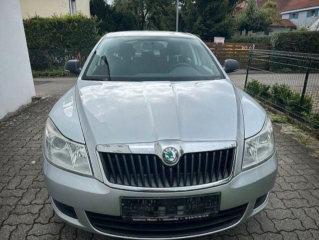 Silber Gebraucht 2013 Skoda Octavia Active Kombi | 5.600 € (Superpreis) - Bild 1/4