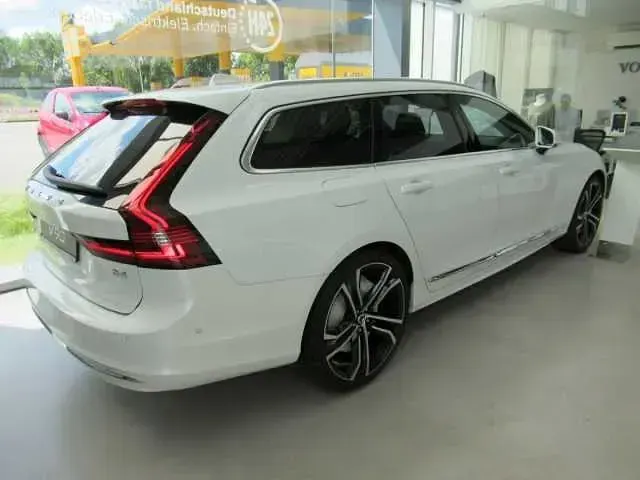 Gebraucht Volvo V90 145 PS (106 kW) 2025 Kombi