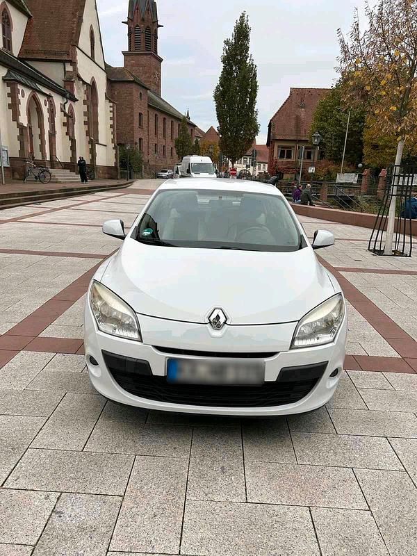 Gebraucht Renault Mégane III 2010 Weiß Kleinwagen
