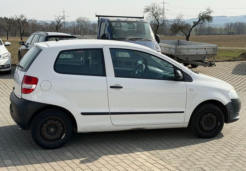 Gebraucht VW Fox Refresh 54 PS (39 kW) 2010 Weiß Kleinwagen