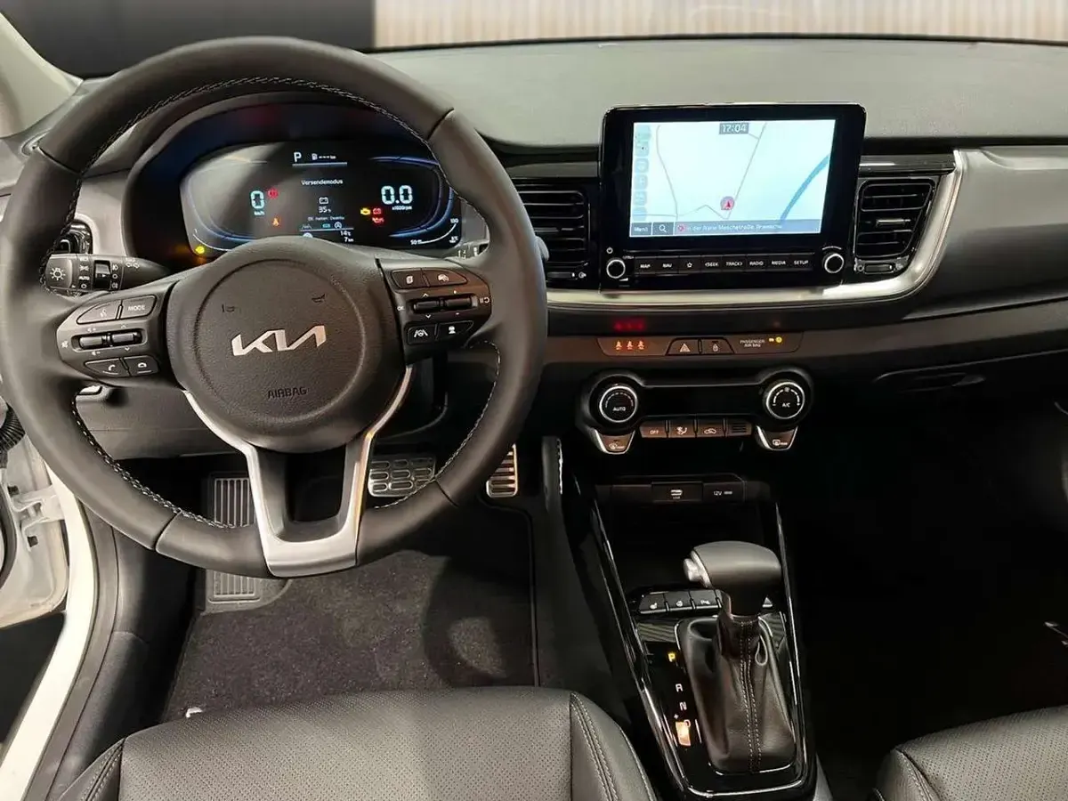 Gebraucht Kia Stonic Platinum 120 PS (88 kW) 2025 Snow white SUV