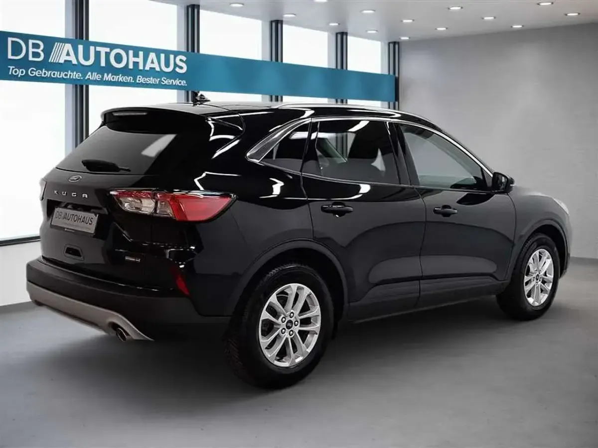 Używany Ford Kuga Titanium 190 KM (139 kW) 2022 Czarny SUV