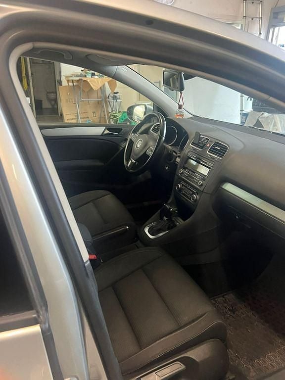 Gebraucht VW Golf VI Highline 122 PS (89 kW) 2010 Silber Kleinwagen