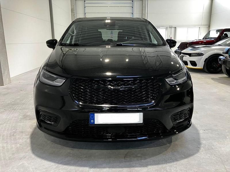 Gebraucht Chrysler Pacifica 291 PS (214 kW) 2024 Schwarz Van / Kleinbus