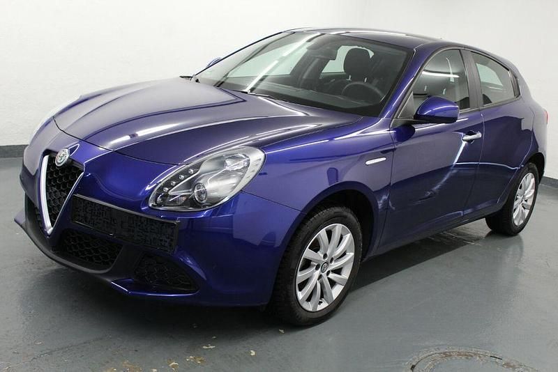 Blau (metallic) Gebraucht 2021 Alfa Romeo Giulietta Kleinwagen | 17.500 € (Fairer Preis) - Bild 1/4