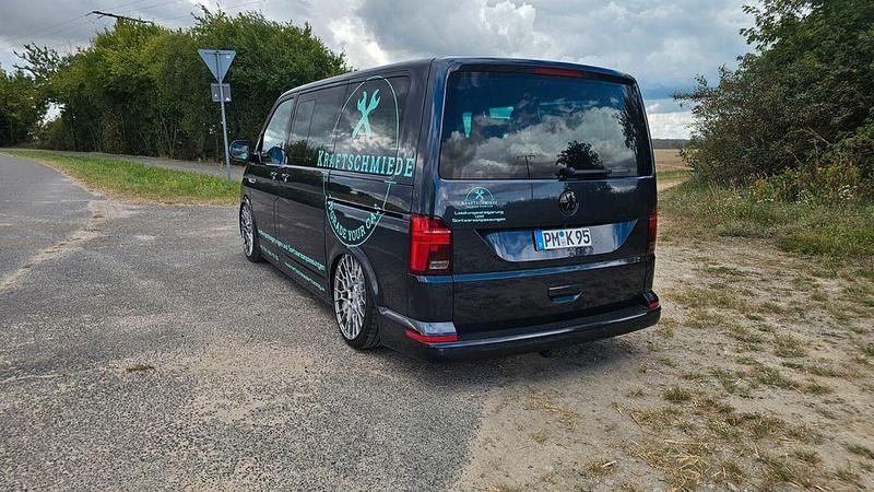 Gebraucht VW Multivan 230 PS (169 kW) 2019 Blau Van / Kleinbus