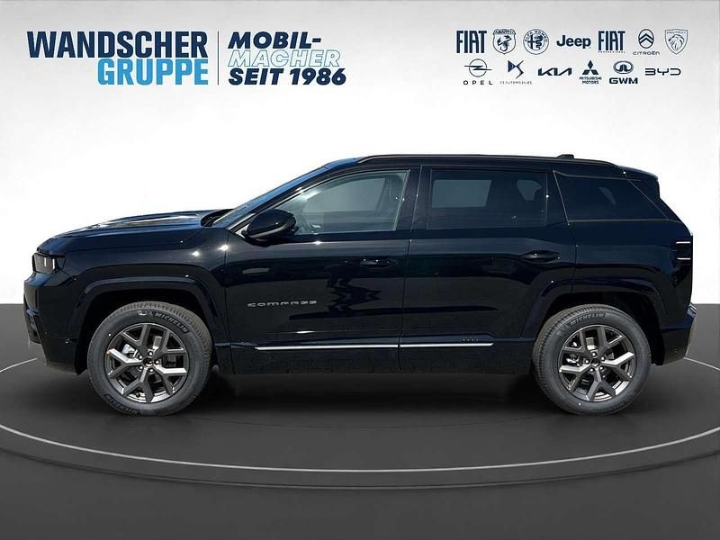 Neu Jeep Compass 145 PS (106 kW) 2026 Schwarzschwarz SUV