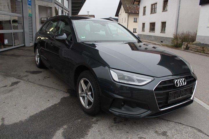 Gebraucht Audi A4 Basis 150 PS (110 kW) 2023 Manhattangrau (metallic) Kombi