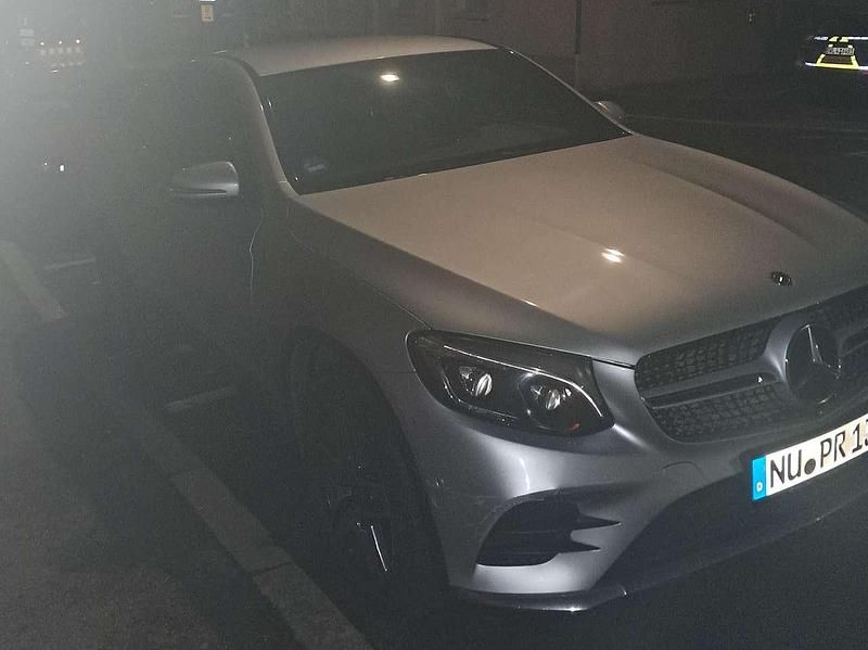 Silber Gebraucht 2018 Mercedes GLC250 AMG line Coupé | 25.500 € (Guter Preis) - Bild 1/3