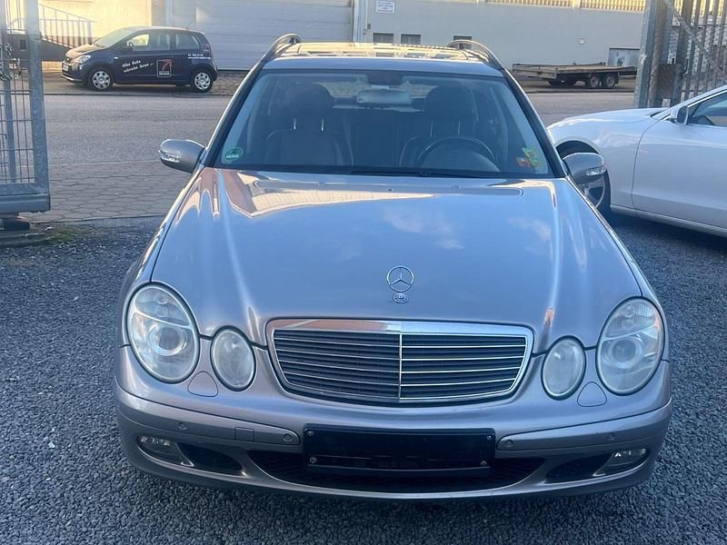 Silber Gebraucht 2005 Mercedes E220 Kombi | 4.490 € (Fairer Preis) - Bild 1/4