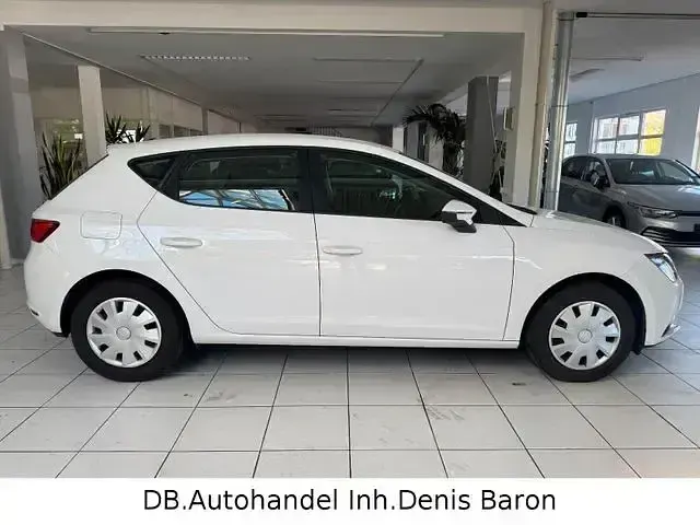 Usado Seat Leon Reference 105 HP (77 kW) 2015 Branco Sedan