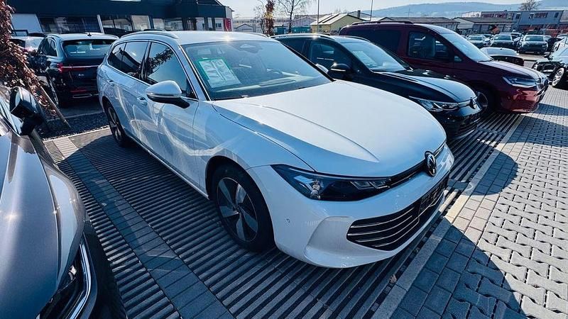 Gebraucht VW Passat Business 150 PS (110 kW) 2025 Weiß Kombi