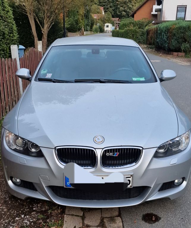 Grau Gebraucht 2007 BMW 320 Sport Line Coupé | 9.050 € (Etwas zu teuer) - Bild 1/4