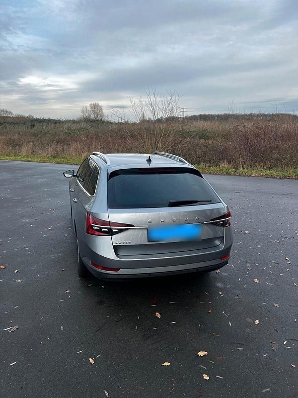 Gebraucht Skoda Superb Premium Edition 190 PS (139 kW) 2019 Grau Limousine