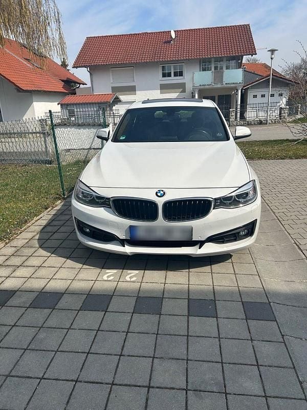 Gebraucht BMW 320 Gran Turismo Advantage 190 PS (139 kW) 2015 Weiß Limousine