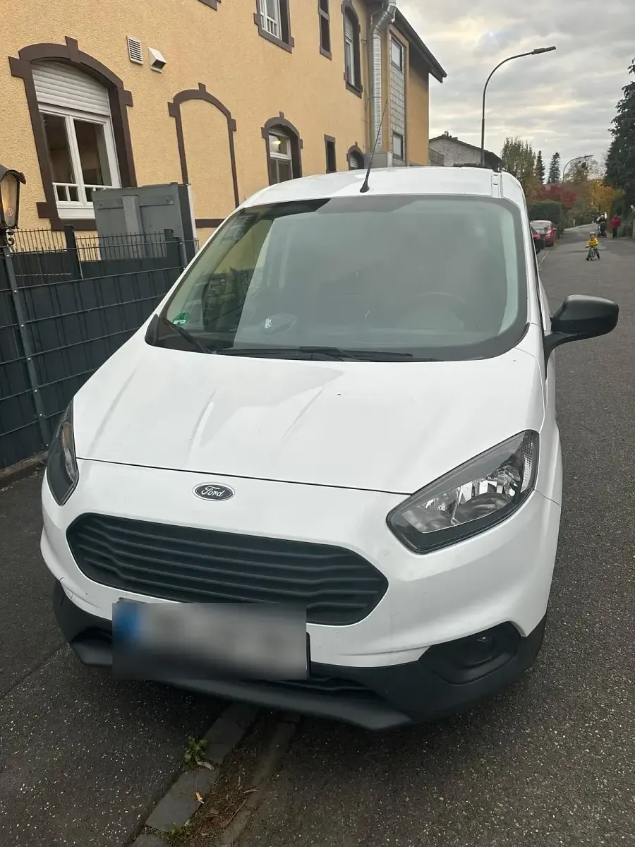 Gebraucht Ford Transit 106 PS (77 kW) 2023 Weiß Van / Kleinbus