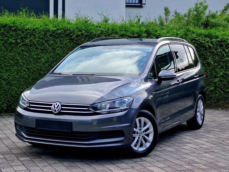 Grau Gebraucht 2015 VW Touran Comfortline Van / Kleinbus | 14.999 € (Fairer Preis) - Bild 1/4