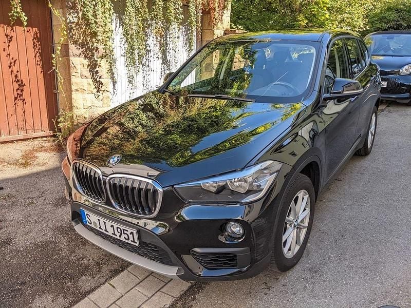 Schwarz Gebraucht 2018 BMW X1 Advantage SUV | 15.699 € (Guter Preis) - Bild 1/4