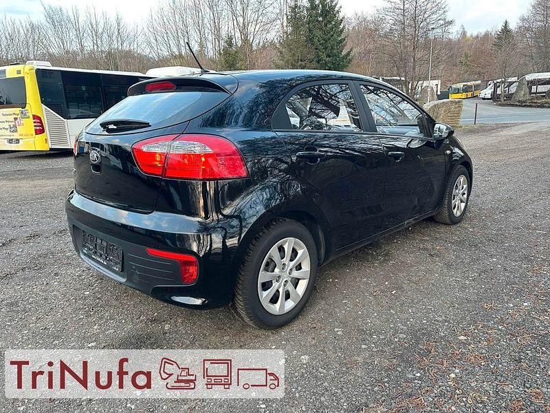 Gebraucht Kia Rio 84 PS (61 kW) 2016 Schwarz Kleinwagen