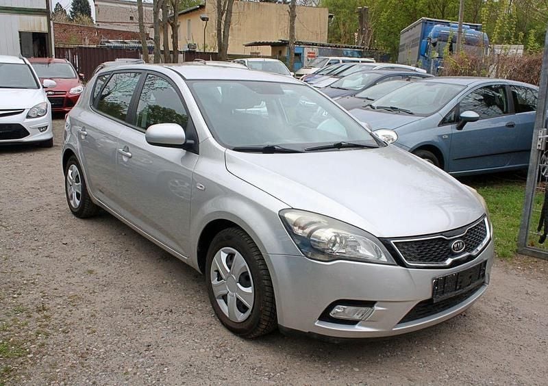 Second-hand Kia Ceed 90 CP (66 kW) 2012 Argintiu Hatchback