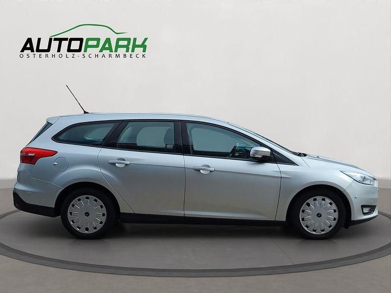 Gebraucht Ford Focus 105 PS (77 kW) 2015 Silber Kombi
