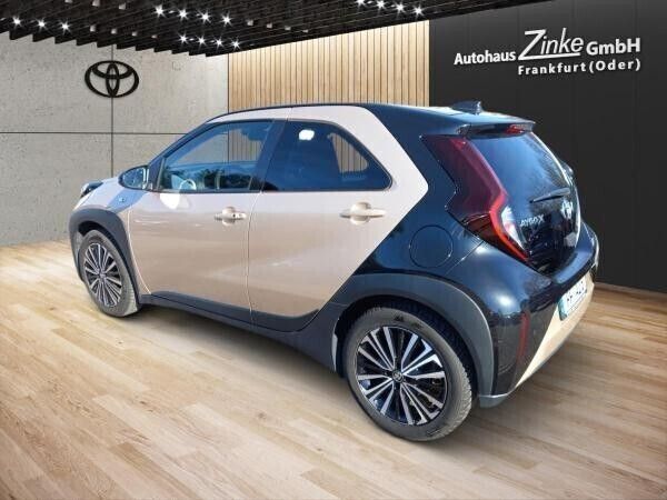 Gebraucht Toyota Aygo X Comfort 72 PS (52 kW) 2024 Schwarz (ginger beige (4u9)/ black mica (209)) SUV