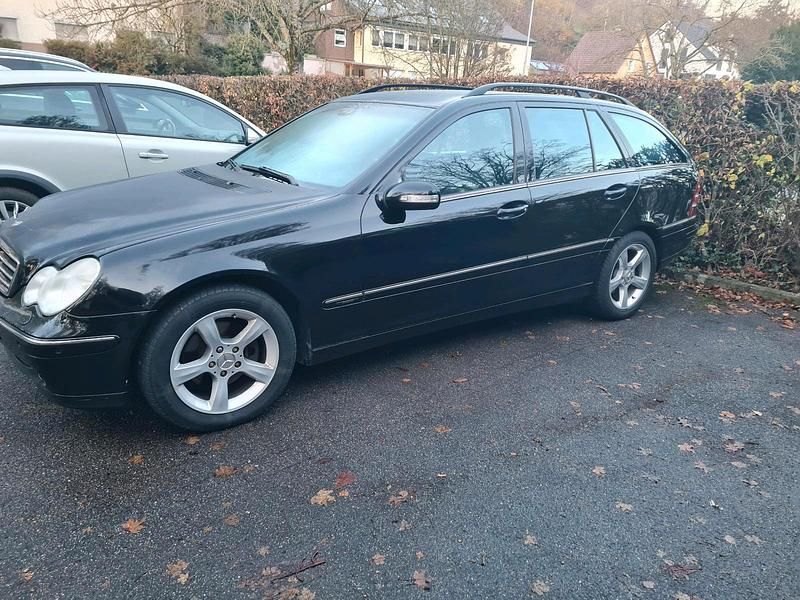 Schwarz Gebraucht 2005 Mercedes C220 Avantgarde Kombi | 3.100 € (Fairer Preis) - Bild 1/4