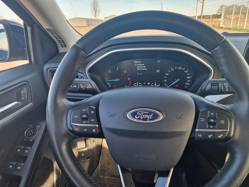 Gebraucht Ford Focus Trend 120 PS (88 kW) 2020 Blau Limousine