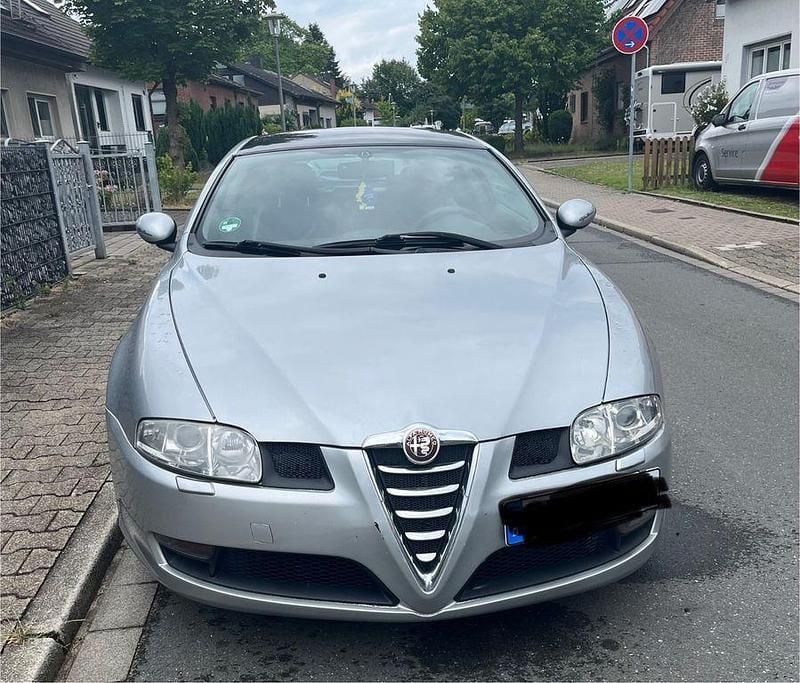 Silber Gebraucht 2004 Alfa Romeo GT Distinctive Coupé | 1.300 € (Superpreis) - Bild 1/4