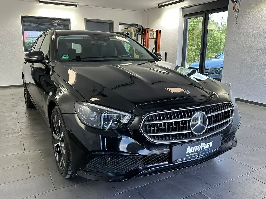 Gebraucht Mercedes E300 Avantgarde 194 PS (142 kW) 2021 Schwarz Limousine