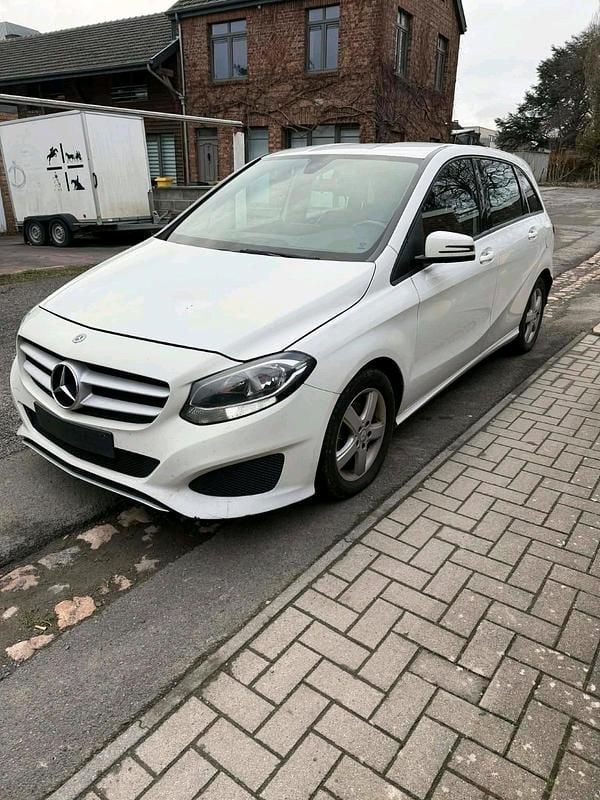 Gebraucht Mercedes B160 90 PS (66 kW) 2017 Weiß Van / Kleinbus