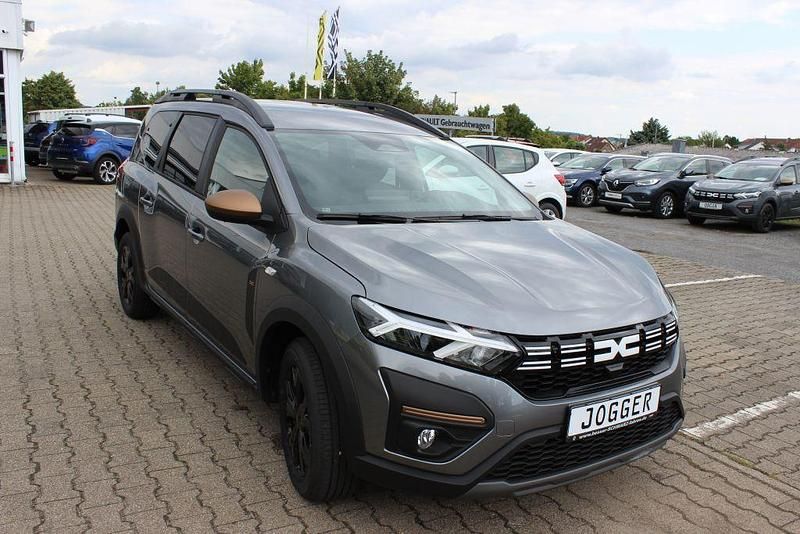 Neu Dacia Jogger Extreme 101 PS (74 kW) 2025 Grau Van / Kleinbus