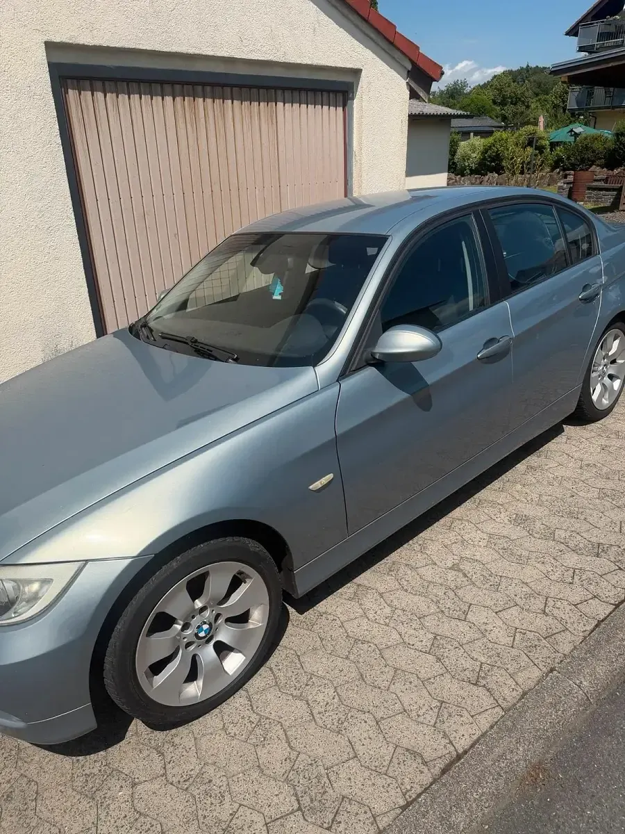 Gebraucht BMW 318 2008 Grau Limousine