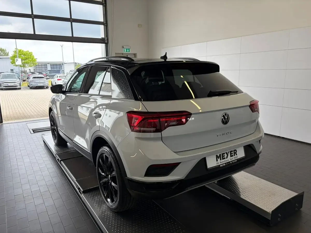 Gebraucht VW T-Roc Sportline 150 PS (110 kW) 2021 White silver metallic SUV