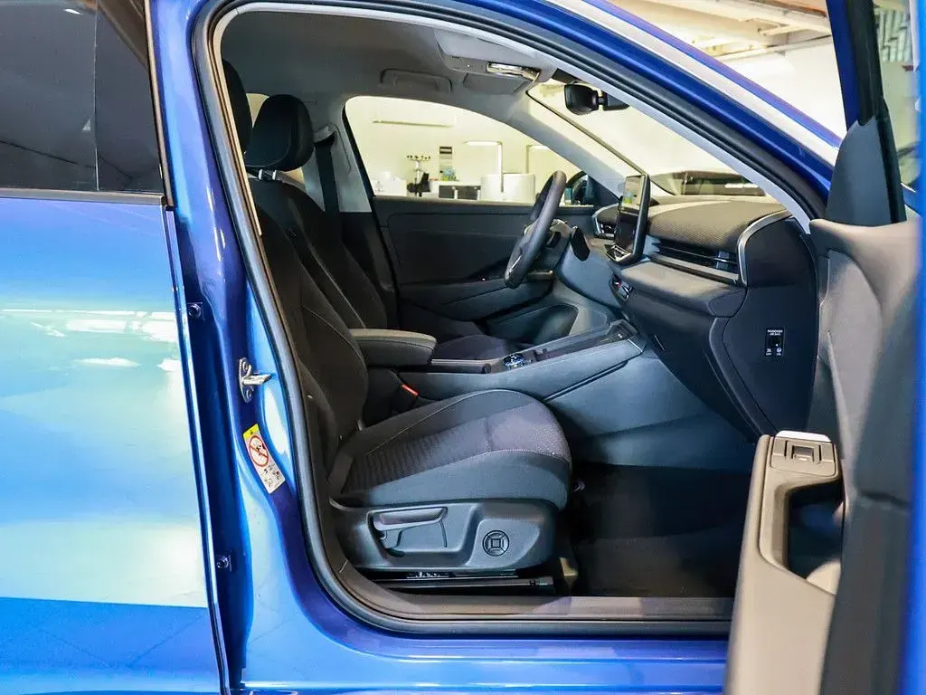 Neu VW T-Roc 116 PS (85 kW) 2026 Blau SUV
