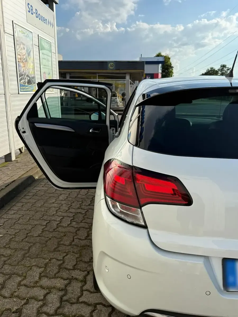 Gebraucht Citroën C4 140 PS (102 kW) 2015 Weiß Limousine