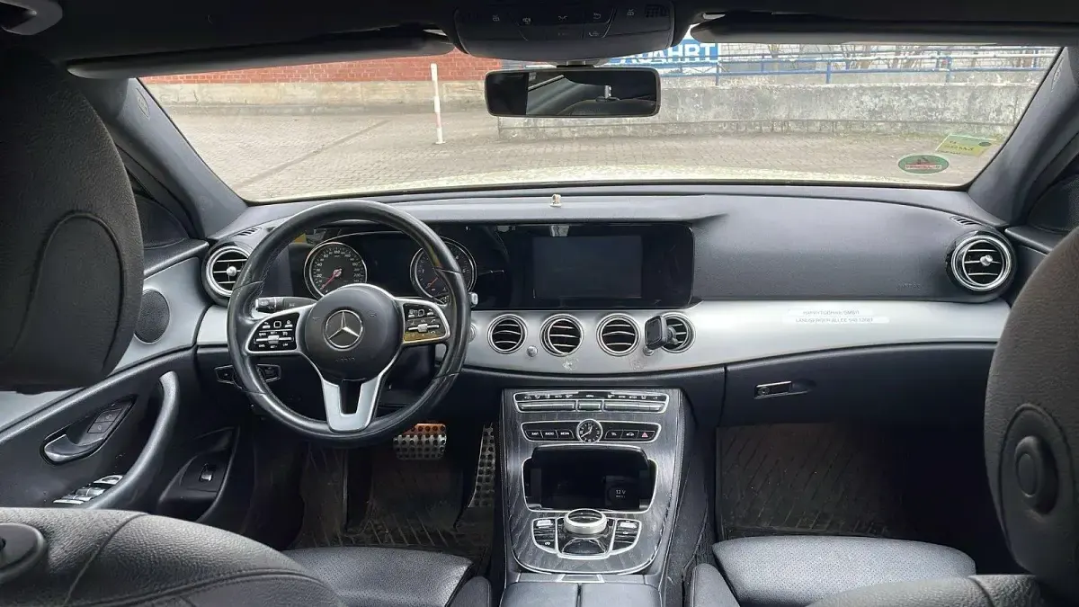Gebraucht Mercedes E200 Premium 150 PS (110 kW) 2019 Gelb Limousine