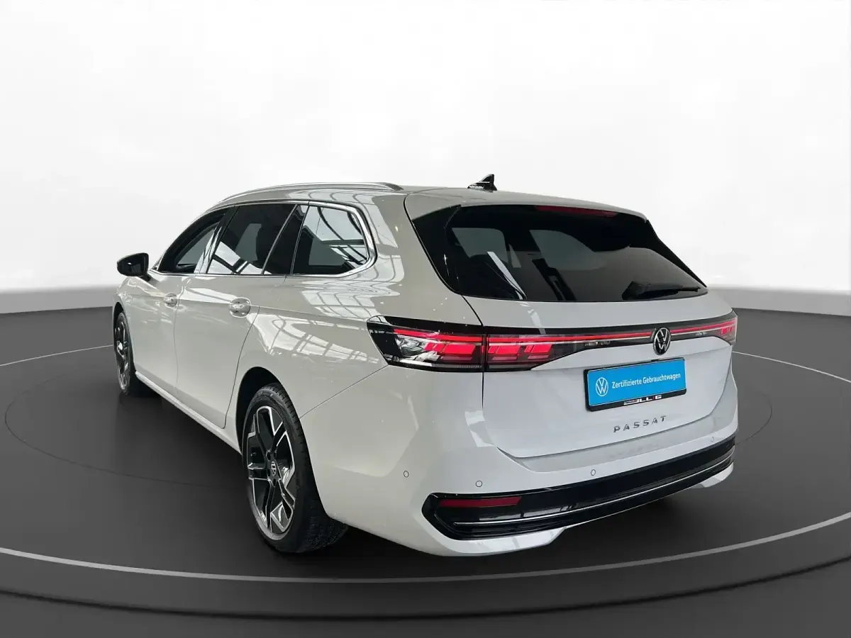 Käytetty VW Passat Elegance 150 HP (110 kW) 2024 Valkoinen Farmari