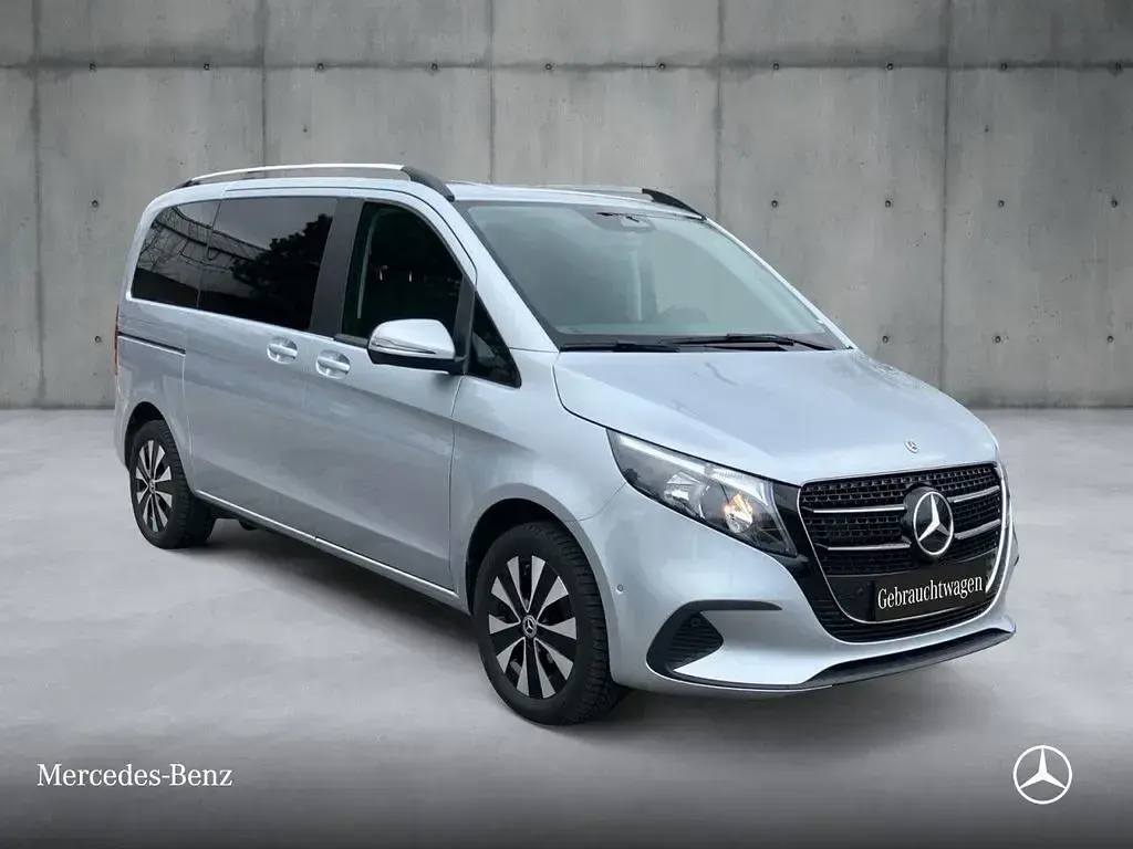 Gebraucht Mercedes V220 163 PS (119 kW) 2025 Silber Van / Kleinbus