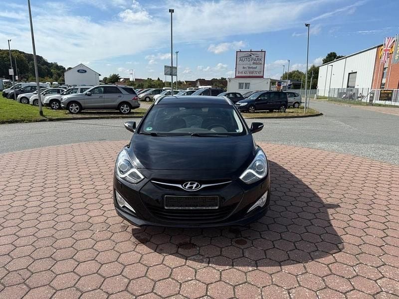 Schwarz Gebraucht 2012 Hyundai i40 Edition Kombi | 8.990 € (Fairer Preis) - Bild 1/4