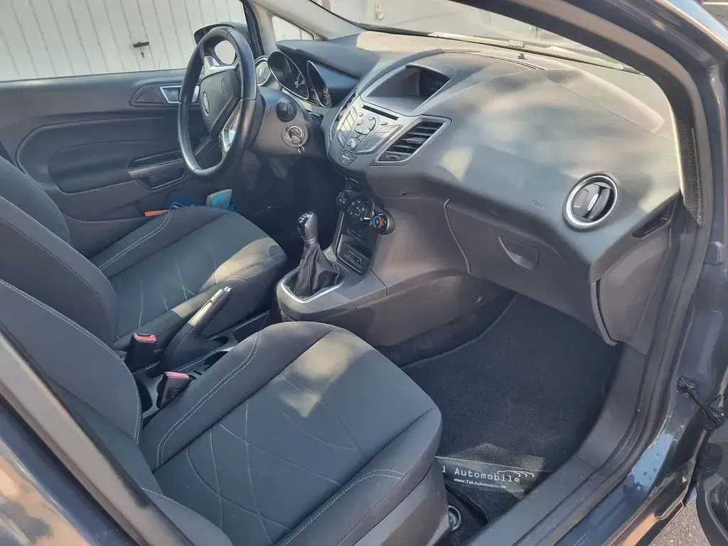 Gebraucht Ford Fiesta Trend 60 PS (44 kW) 2015 Grau Kleinwagen