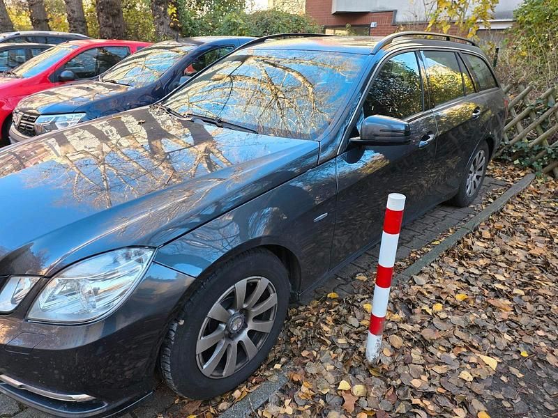 Gebraucht Mercedes E220 170 PS (125 kW) 2011 Grau Kombi