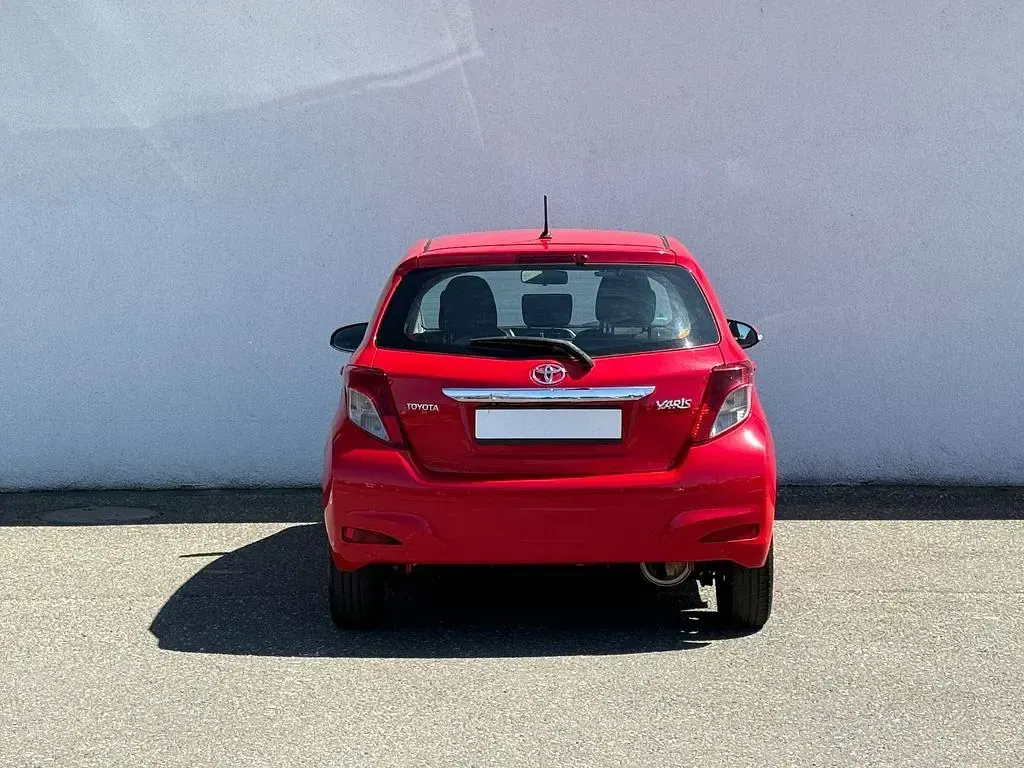 Gebraucht Toyota Yaris Life 69 PS (50 kW) 2012 Rot Kleinwagen