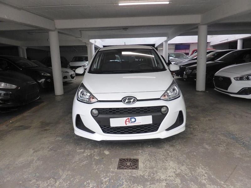 Weiß Gebraucht 2017 Hyundai i10 Trend Kleinwagen | 8.750 € (Fairer Preis) - Bild 1/4