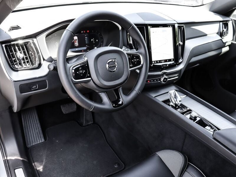 Gebraucht Volvo XC60 Plus 197 PS (144 kW) 2024 Grau SUV