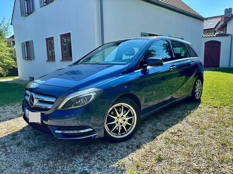 Gebraucht Mercedes B200 136 PS (100 kW) 2012 Van / Kleinbus